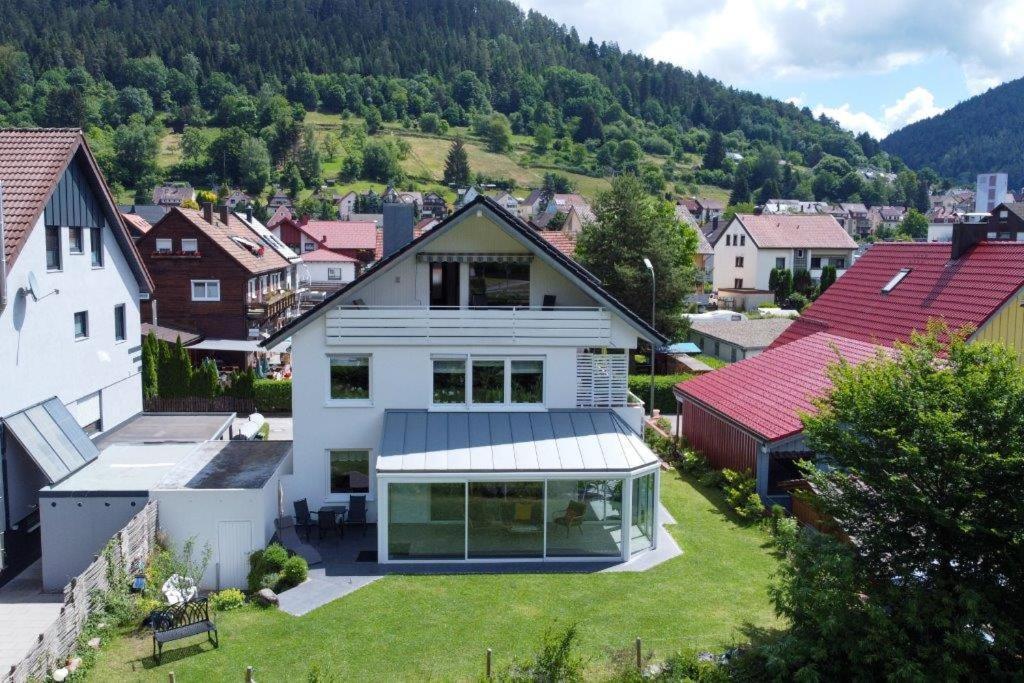 Ferienwohnung Am Enzufer Mit Balkon In Bad Wildbad Im Schwarzwald Bagian luar foto